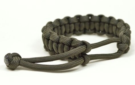 Diy Knot Bracelet, Snake Knot Paracord, Mad Max Style, Paracord Survival Bracelet, Snake Knot, Paracord Bracelet Tutorial, Paracord Crafts, Paracord Bracelet Diy, Paracord Diy