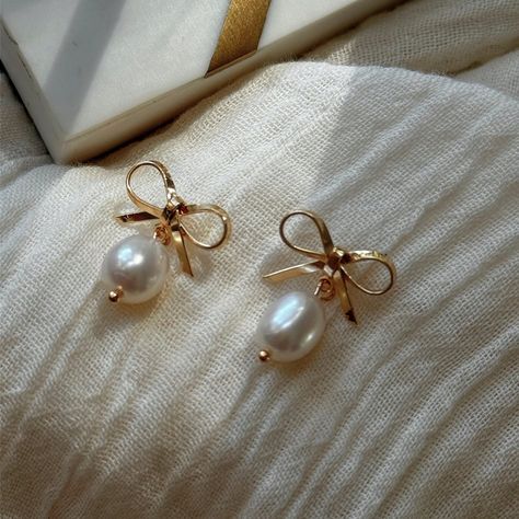 Coquette Pearl Drop Stud Bow Earrings Dainty Earrings in Gold&silver Minimalist Jewelry Clean Girl Aesthetic Gift for Her - Etsy Clean Girl Jewelry, Pearl Earrings Designs, Aesthetic Earrings, Accessories Aesthetic, Aesthetic Gift, Pearl Gifts, Pearl Bow, Clean Girl Aesthetic, Minimalist Studs