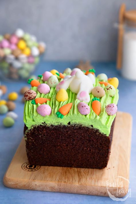 Easter Loaf Cake Loaf Cake Ideas, Easter Dinner Dessert, Easter Baked Goods, Easter Egg Cakes, Cake Pops Designs, Cake Pops Easy, Easter Desserts Cake, Easter Cake Designs, Easter Meal Ideas