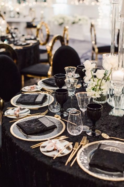 Black Velvet Tablecloth Wedding, Black Tie Reception Decor, All Black Event Decor, Black Tie Decor, Black And Gold Table Decor, Black And Gold Wedding Table, Monster Wedding, Black Table Setting, Black White Gold Wedding