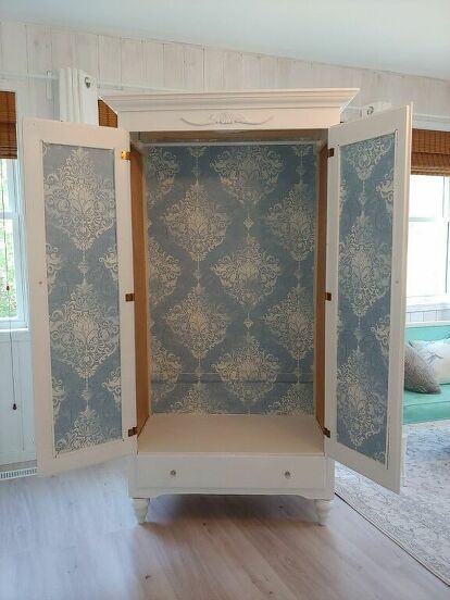 If you happen to find a boring armoire and want to update it check out this upcycle idea with an antique twist. This idea is inspirational for kids or master bedroom, by painting furniture you can decorate on a budget. #diy #armoire #makeover Wardrobe Recycle Ideas, Old Wardrobe Makeover Before After, Antique Cupboard Makeover, Upcycle Wardrobe Ideas, Painted Armoire Ideas Before After, Wardrobe Upcycle Ideas, Antique Armoire Makeover, Wardrobe Makeover Diy, Antique Wardrobe Makeover