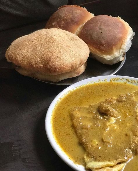 Goan food is just so yummy! Try out these delicious dishes when you visit Goa next. Goan Food, Goan Recipes, Chicken Gravy, Delicious Dishes, Tourist Spots, Authentic Recipes, Goa, Hamburger Bun, Your Photo