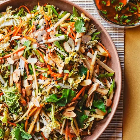 Kohlrabi and almonds add delicious crunch to this healthy chicken salad recipe. Bob’s Red Mill 1 To 1 Recipes, High Fiber Meal Plan, Kohlrabi Salad, Packable Lunches, Packable Lunch, Healthy Chicken Salad Recipe, Eating Well Recipes, 500 Calorie, Diet Dinner