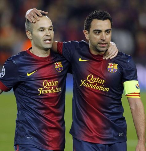 BARCELONA - PARIS SAINT-GERMAIN Xavi Barcelona, Iniesta Barcelona, Xavi Iniesta, Fc Barcelona Players, Fcb Barcelona, Fc Barcelona Wallpapers, Xavi Hernandez, Barcelona Players, Soccer Inspiration