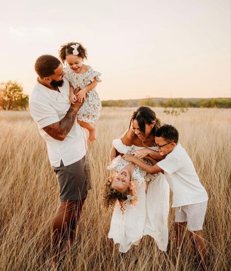 Family Potrait Aesthetic, Biracial Family, Multiracial Families, Natural Portrait, Family Potrait, Fall Family Portraits, Family Nature, Nature Photoshoot, Family Of 5