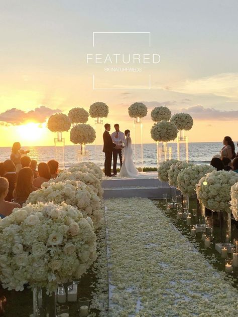 Rose Beach Wedding, Wedding Beach Luxury, Dream Wedding Venue Beach, Wedding Venues Ocean, Aesthetic Wedding Venues Beach, Wedding Reception Dress For Bride, Elegant Beach Wedding, Wedding Venue Ocean View, Wedding Ambiance