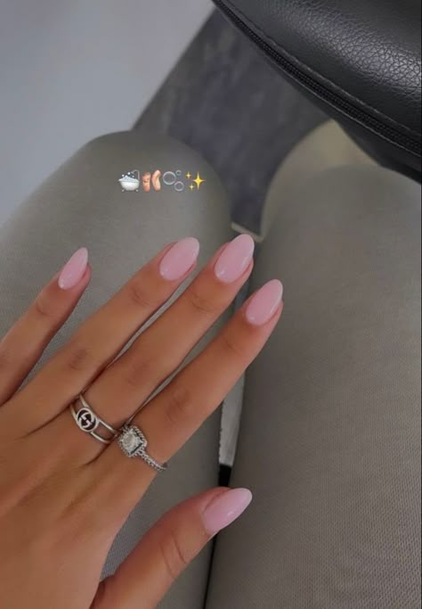 Milky Pink Nails, Paznokcie Hello Kitty, Kutek Disney, Milky Pink, Milky Nails, Basic Nails, Makijaż Smokey Eye, Pink Acrylic Nails, Oval Nails