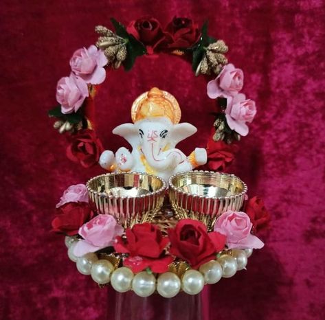 Haldi Kunku, Return Gifts Indian, Eco Friendly Ganpati Decoration, Diwali Items, Engagement Planning, Diwali Painting, Haldi Kumkum, Diwali Diya Decoration, Thali Decoration