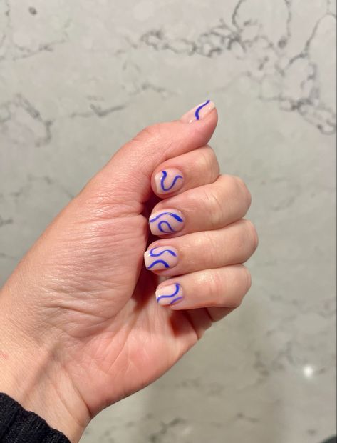 Single Accent Nail, Easy Abstract Nails, Nail Inspo Squiggly Lines, Nail Designs Squiggle, Nails With Squiggles, Wiggly Line Nails, Short Nail Designs Squiggles, Blue Squiggle Nails, Blue Line Nails