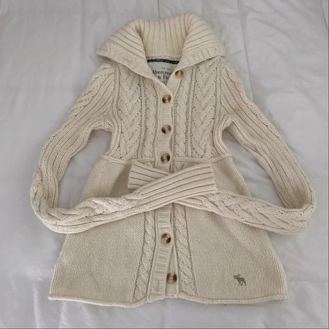 Twilight Edward Cullen, Swan Sweater, Babydoll Sweater, Thrift List, Bella Swan Twilight, Abercrombie Sweater, American Sweetheart, Vintage Hollister, Dream Items