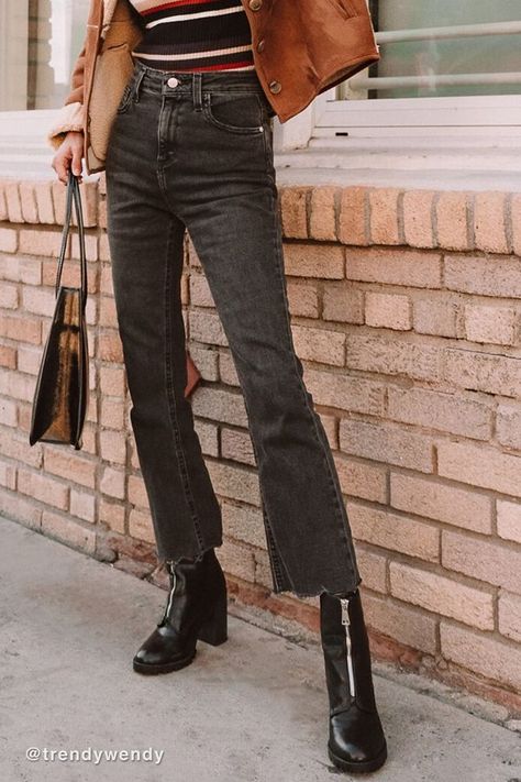 Flare Jeans Outfit, Black Flare Jeans, Kick Flare Jeans, Black Jeans Outfit, American Jeans, Denim On Denim, Cropped Flare Jeans, Kick Flares, Jacket Outfit