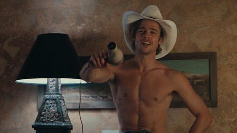 You can blow dry my hair any day lol Brad Pitt Pictures, Brad Pitt Movies, 1990 Style, Joe Black, Terry Gilliam, Geena Davis, Thelma Louise, Cheap Womens Fashion, Mickey Rourke