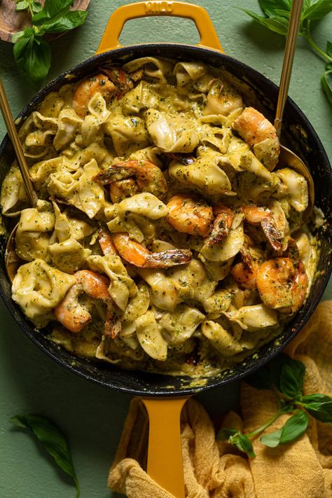 Creamy Shrimp Pesto Tortellini Pasta Good Pasta Recipes, Shrimp Tortellini, Beef Ragu Recipe, Pasta Simple, Shrimp Pesto Pasta, Good Pasta, Pesto Shrimp, Spinach Tortellini, Pesto Tortellini