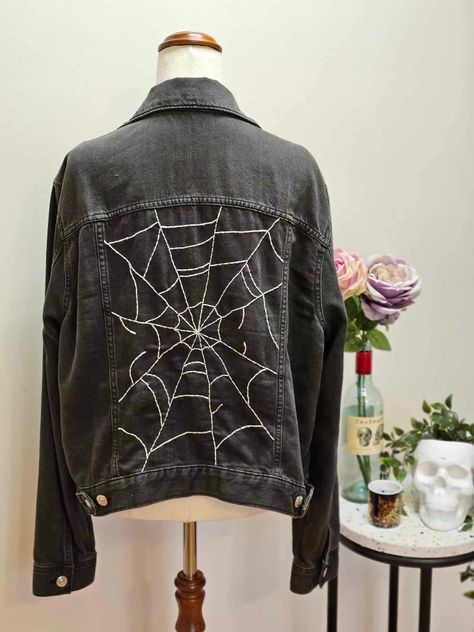 Spiderweb Embroidery Stitch, Halloween Denim Jacket, Jeans Jacket Embroidery Ideas, Spiderweb Jacket, Punk Jean Jacket, Customizing Clothes, Spiderweb Embroidery, Alt Diy, Jean Jacket Design