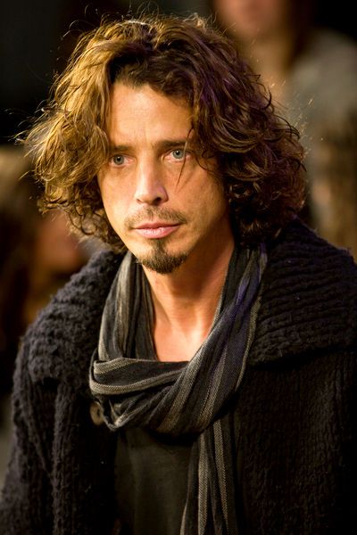 Chris Cornell | Chris Cornell Picture 1 - Chris Cornell Visits MuchOnDemand on ... Chris Cornell 90s, 90s Grunge Hairstyles, Grunge Seattle, Grunge Haircut, Rock Hair, Modern Rock, Rock Hairstyles, Temple Of The Dog, Grunge Guys