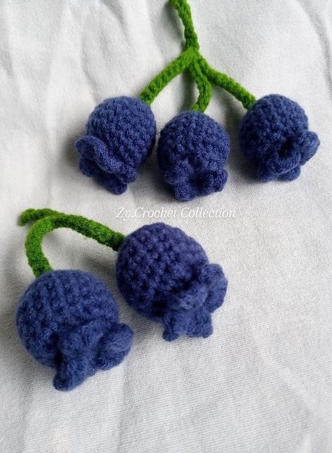 Amigurumi toys/amigurumi idea/ amigurumi fruits Crochet Blueberry Pattern, Amigurumi Blueberry, Blueberry Crochet, Crochet Blueberry, Knitted Food, Crochet Inspo, Crochet Keychain, Diy Crochet Projects, Diy Crochet