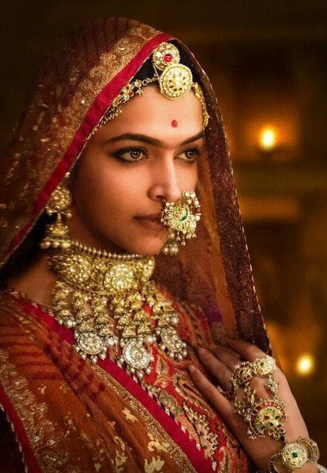 Ghoomar Padmavati Deepika Padukone Movies, Dipika Padukone, Hd Wallpaper 4k, Indian Woman, Indian Makeup, Indian Aesthetic, Wedding Jewellery, Bollywood Actors, Deepika Padukone