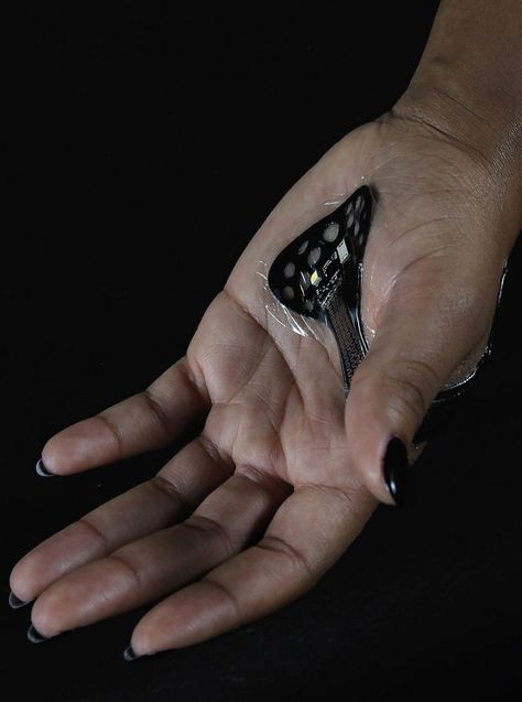 ElectroDermis researchers make stretchy, stick-on wearable tech Matrix Moodboard, Organic Technology, Magic Tech, Soft Circuits, Body Tech, Wearable Computer, Carnegie Mellon University, Wearable Electronics, Vision 2024