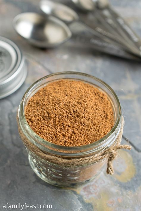 Chai Tea Smoothie, Homemade Chai Spice, Chai Spice Mix, Homemade Chai, Chai Tea Recipe, Coconut Curry Sauce, Sustainable Eating, Spice Mix Recipes, Shake Shake