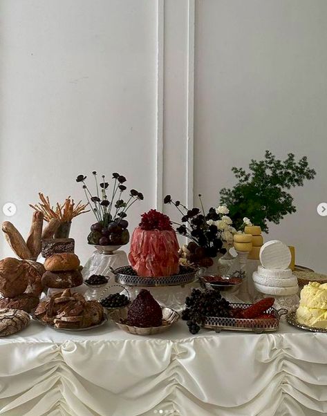 Live Dessert Station, Parisian Dinner Party, Food Catering, Dinner Table Setting, Inspo Instagram, Food Table, Food Display, Event Food, Wedding Mood Board