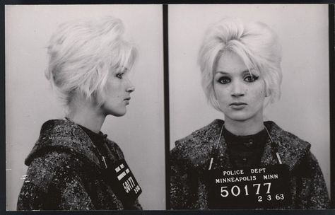 handcuffs and beehives...a small collection of vintage mugshots of ladies. Mugshot Halloween Costume, Vintage Mugshots, Celebrity Mugshots, Mug Shot, Vintage Orange, Moda Vintage, Vintage Magazine, Girl Gang, Mug Shots