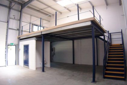 Steel Mezzanine, Mezzanine Ideas, Metal Shed Roof, Metal Shop Building, Modern Warehouse, Mezzanine Floor, Concrete Patios, Garage Loft, Warehouse Design