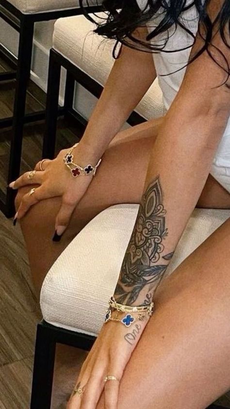 KIARA Hand Tattoos Black Women, Giant Tattoo, Pretty Hand Tattoos, Black Girls With Tattoos, Tattoos For Black Skin, Forearm Tattoo Women, Pretty Tattoos For Women, Dope Tattoos For Women, Wrist Tattoos For Women