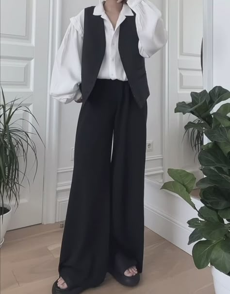 Gender Neutral Dance Outfits, Gender Neutral Black Tie Outfit, Enby Fashion Formal, Transmasc Formal Wear, Androgynous Fashion Formal, Baggy Suit Women, Non Binary Suit, Unisex Outfits Gender Neutral, Gender Neutral Suit