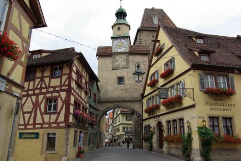 German renaissance town house German Town, Town Houses, City Plan, Build Inspiration, Story Aesthetic, School For Good And Evil, Ancient Buildings, Town House, Medieval Town