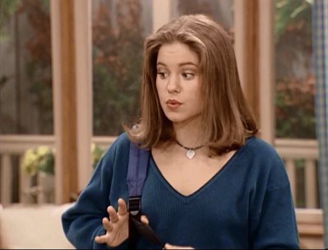 Dj Tanner Short Hair, Dj Tanner Hair, Dj Tanner Outfit 90s Fashion, Dj Tanner Outfit, Tanner Aesthetic, Dj Tanner Fuller House, Full House Dj Tanner, D J, Stephanie Tanner