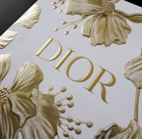 White Gold Packaging Design, Gold Foil Branding, Luxury Box Design Packaging Ideas, White And Gold Packaging, Gold Packaging Design, Gold Graphic Design, Luxury Box Design, Luxurious Packaging, Luxury Gift Boxes