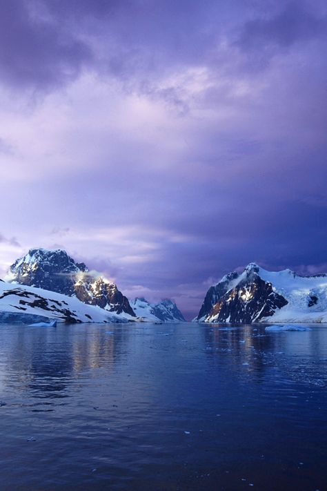 i hate the cold, but i wouldn't mind seeing this in person Antarctica Wallpaper, Psalm 118 6, Tsunami Waves, Continents And Countries, Snow Melting, Awesome Nature, Ice Climbing, Amazing Photos, Pretty Places