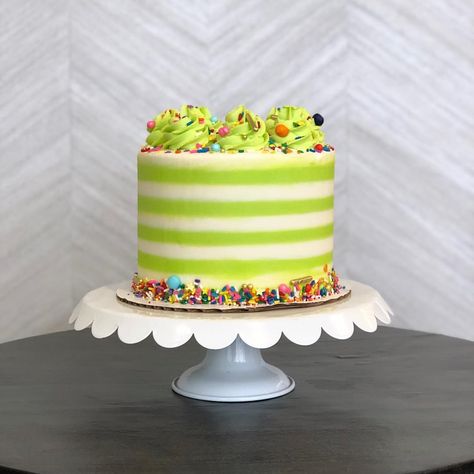 At The End of the Rainbow sprinkles from @neonyolkshop inspired this happy little lime green number. #topapplecakes #cakesofinstagram… Key Lime Birthday Cake Ideas, Lime Green Cake, Lime Green Cake Birthday, Green Cake With Sprinkles, Lime Green Cupcakes, Lime Green Wedding Cake, Green Birthday Cakes, Zombie Cake, Baby Girl Birthday Cake