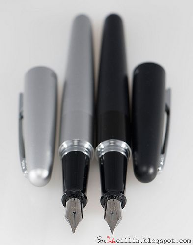 Pilot Metropolitan silver and black nibs Pilot Precise V5, G2 Pilot Pens, Pilot Metropolitan, Pilot Pen, Pilot Vanishing Point Fountain Pen, Pilot Prera Fountain Pen, The Pilot, Beautiful Pen, Fountain Pens