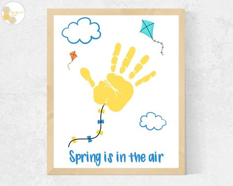 10 Adorable Summer Crafts for Infants That Parents Will Love Spring Handprint Art, May Craft, Make A Kite, Spring Toddler Crafts, Craft For Preschool, Kites Craft, Spring Crafts Preschool, Craft For Toddlers, Fingerprint Crafts