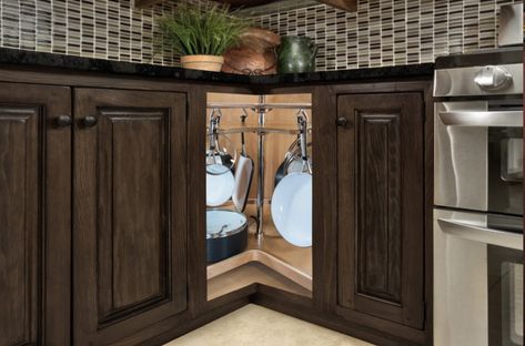 Knowledge: What is the difference between a Lazy Susan and a Super Susan? Corner Cabinet Ideas, Kitchen Cabinet Wine Rack, Lazy Susan Corner Cabinet, Kitchen Lazy Susan, American Kitchen Design, Lazy Susan Cabinet, Superior Cabinets, Blind Corner Cabinet, Kitchen Cabinet Accessories