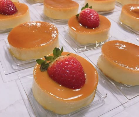 Flan Ideas Dessert, Mini Flan Decoration Ideas, Mini Flan Cups For Party, Flan Dessert Presentation, Flan Dessert Cups, Wedding Flan, Mini Flans Desserts, Mini Flan Cups, Quesillo Recipe