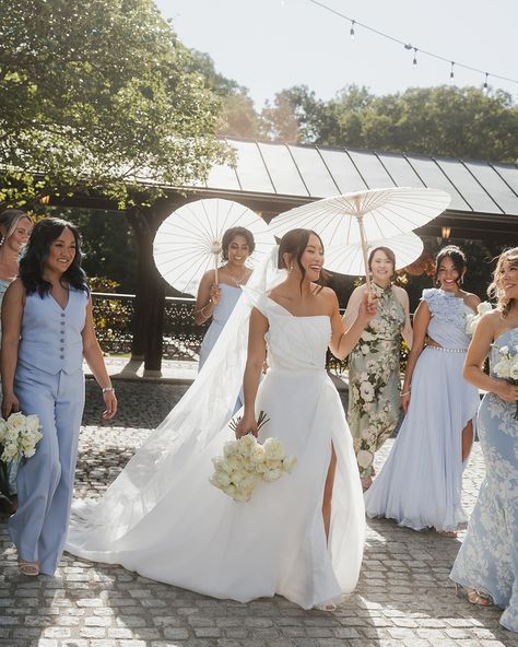 A Modern Bridgerton-Inspired Wedding in an Elegant Estate✨ Alexandria and Kevin’s wedding at @dover_hall was a dazzling Bridgerton-inspired celebration. The bride, who has a deep appreciation for 16th-century English history, chose this luxurious European estate for their whimsical and elegant day, where every detail reflected their unique story. “Dover Hall made us feel like royalty in a fairytale,” Alex shared. Click the link in the bio to read the full story! Venue & Catering: @dover_ha... Bridgerton Wedding Aesthetic, Bridgeton Wedding, Modern Bridgerton, Dover Hall, Bridgerton Wedding, Bridgerton Inspired, English History, 16th Century, Wedding Inspo