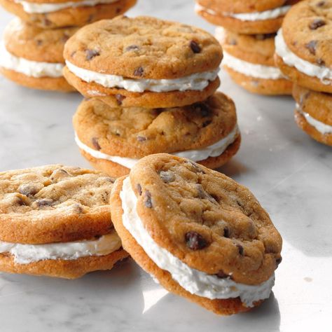 Chocolate Chip Cookie Sandwich, Chocolate Chip Sandwich Cookies, Chip Sandwich, Summer Cookie Recipes, Julie Thomas, Red Velvet Whoopie Pies, Picnic Desserts, Cookie Sandwich Recipes, Cookie Sandwich