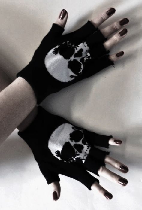 Gothic Gloves, Short Gloves, Gloves Black, Emo Outfits, Estilo Punk, Emo Fashion, Swaggy Outfits, Alternative Outfits, Edgy Outfits