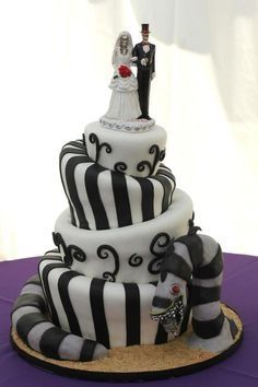 Horror Wedding, Beetlejuice Wedding, Gothic Wedding Cake, Confectionary Art, Gothic Cake, Halloween Wedding Cakes, Halloween Themed Wedding, Winter Wedding Cake, Themed Wedding Cakes