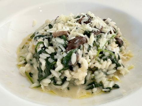 Creamy Mushroom Spinach Risotto Cozy Date Night At Home, Cozy Date Night, Spinach Risotto, Vegetable Risotto, Creamy Risotto, Mushroom Spinach, Date Night At Home, Pan Fried Salmon, Risotto Recipe