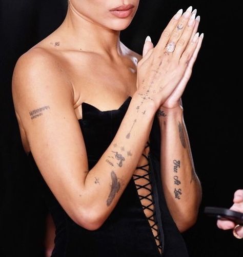 Actor Tattoo Ideas, Zoe Kravitz Tattoos, Zoë Kravitz, Scorpio Moon, Zoe Kravitz, Celebrity Tattoos, Feminine Tattoos, Tattoo Idea, Hey There