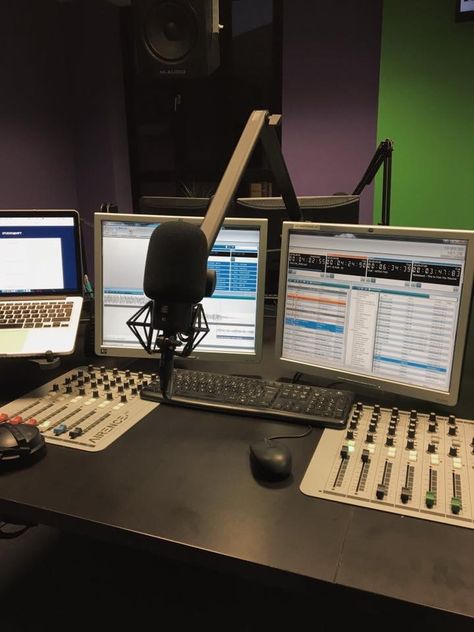 Radio Presenter Aesthetic, Presenter Aesthetic, Radio Studio, Radio Presenter, Dj Sound, Recording Studio Home, Internet Radio Station, Radio Fm, Internet Radio