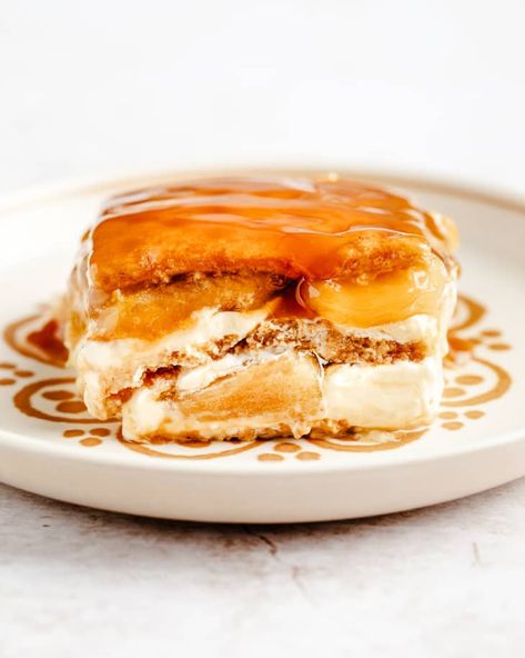 Apple Eclair Cake, Apple Eclair, Caramel Apple Dessert, Baked Caramel Apples, Caramel Apple Desserts, Eclair Cake Recipes, Dessert From Scratch, Baked Caramel, Eclair Cake