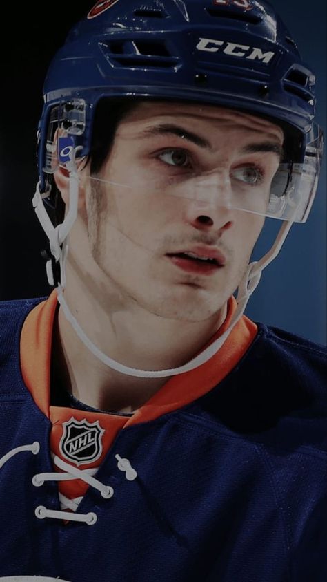 mat barzal Mat Barzal, Ice Sports, Hockey Memes, Hot Hockey Players, Ice Hockey Players, Dark Men, Cute White Guys, Beauty Care Routine, Nhl Players