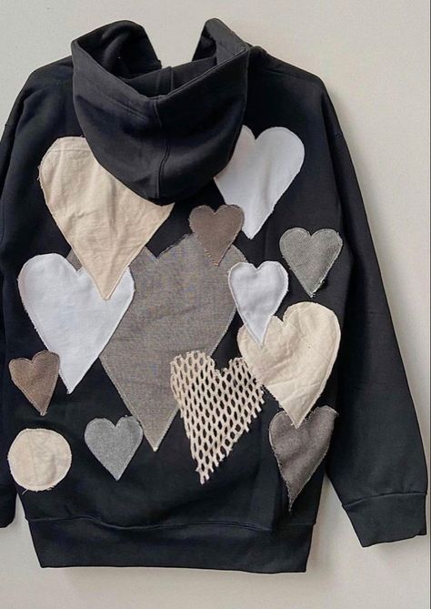 Sweatshirt Repurpose Ideas, Diy Mens Fashion, Hoodie Sewing Ideas, Upcycling Sewing Projects, Diy Patchwork Sweatshirt, Creative Hoodie Design Ideas, Custom Sweatshirt Ideas, Hoodie Diy Upcycle, Embroidery Hoodie Ideas