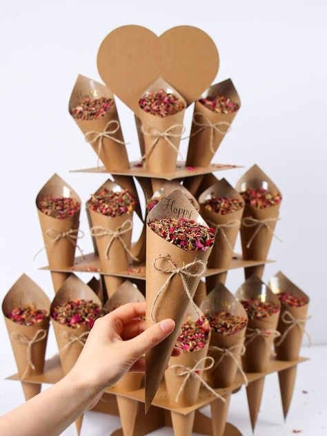 State Fair Theme, Wedding Party Room, Kraft Paper Wedding, Mexican Themed Weddings, Confetti Cones, Coat Of Many Colors, Tiffany Wedding, Paper Cones, Floral Paper