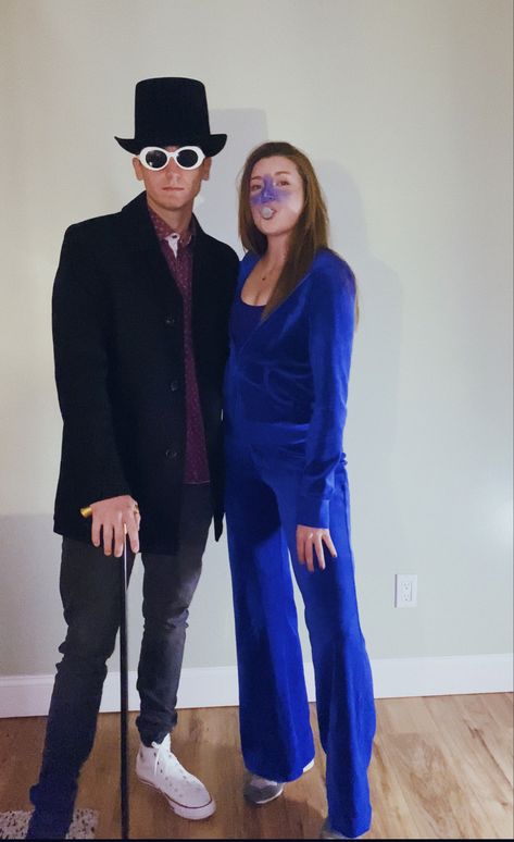 Willy Wonka Couples Costume, Broadway Couples Costumes, Willy Wonka Couple Costume, Partner Costumes Couple, Easy Cute Couple Halloween Costumes, Movie Costume Ideas Couples, Funny Couples Costumes Creative, Couple Costumes 2024, Couple Fancy Dress