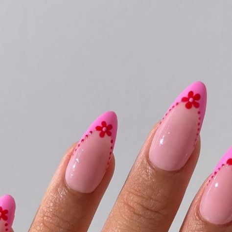 Simple Nails Almond Summer, Colorful French Tips With Flowers, Clean Almond Nails Designs, Dotting Tool Flower Nails, Summer Nail Art Ideas 2024, Beach Nails Acrylic Almond, Summer Flower Nails Almond, Summer Nails Flowers Simple, Summer Nails Simple Designs